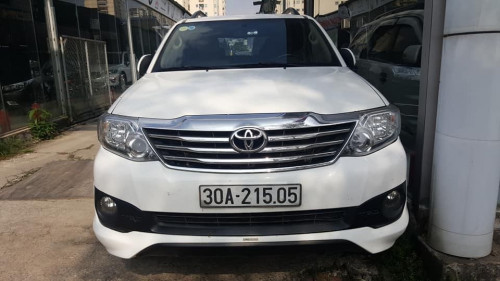 Bán xe cũ Toyota Fortuner AT sản xuất năm 2014, màu trắng