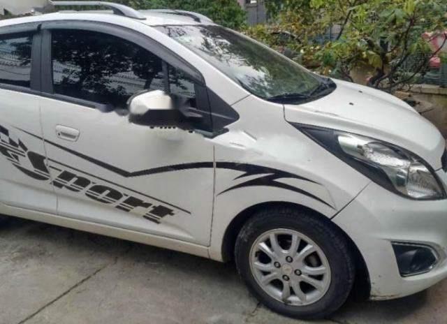 Cần bán gấp Chevrolet Spark LTZ 1.0 AT sản xuất năm 2015, màu trắng, giá tốt