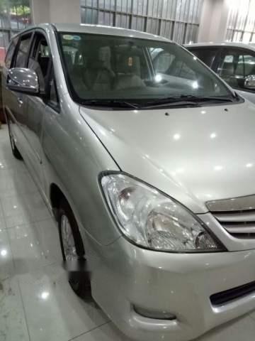 Bán Toyota Innova sản xuất 2010, màu bạc xe gia đình, giá tốt