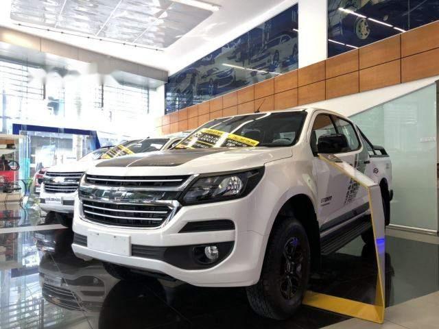 Bán ô tô Chevrolet Colorado đời 2018, màu trắng, giá chỉ 594 triệu