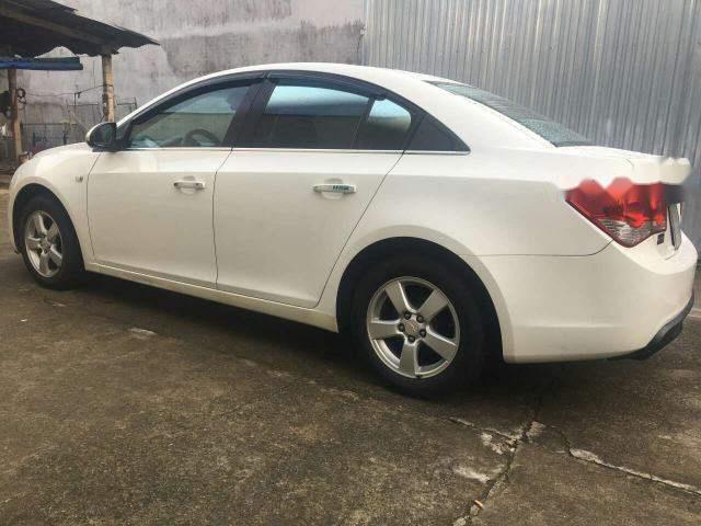 Cần bán lại xe cũ Chevrolet Cruze MT 2011, màu trắng, giá chỉ 325 triệu