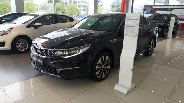 Cần bán lại xe Kia Optima đời 2017, màu đen