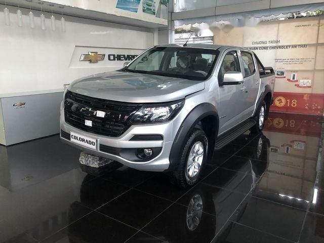 Bán ô tô Chevrolet Colorado đời 2018, màu bạc, xe nhập 