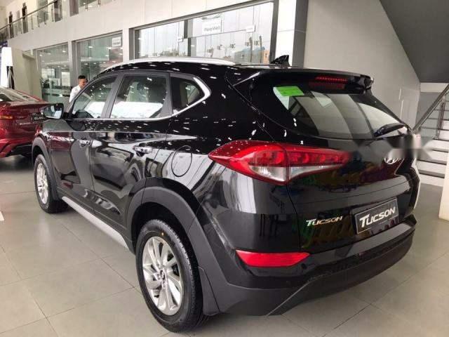 Cần bán xe Hyundai Tucson 2018, màu đen