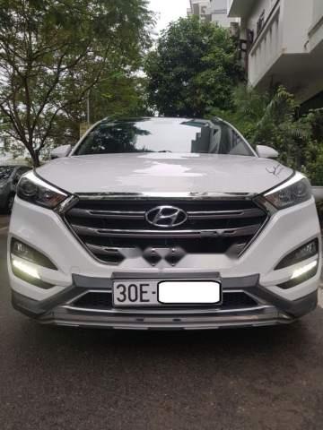 Cần bán lại xe Hyundai Tucson năm sản xuất 2015, màu trắng, nhập khẩu còn mới, giá chỉ 819 triệu