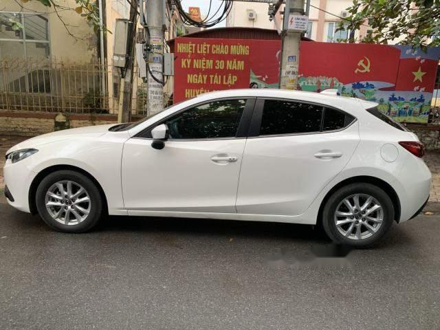 Cần bán xe Mazda 3 năm sản xuất 2015, màu trắng chính chủ