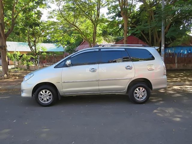 Cần bán gấp Toyota Innova 2.0MT đời 2007, màu bạc, giá 298tr