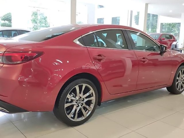 Cần bán Mazda 6 2.0L Premium sản xuất 2018, màu đỏ, 899tr