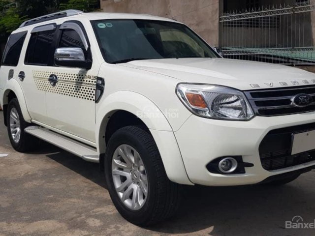 Cần tiền bán Ford Everest 2014, số sàn, máy dầu, màu trắng