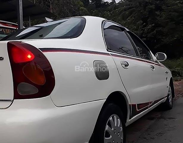 Bán xe Daewoo Lanos đời 2004, màu trắng, xe gia đình