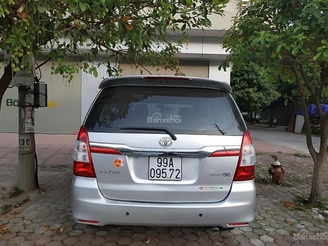 Bán Toyota Innova 2.0V đời 2015, màu bạc0