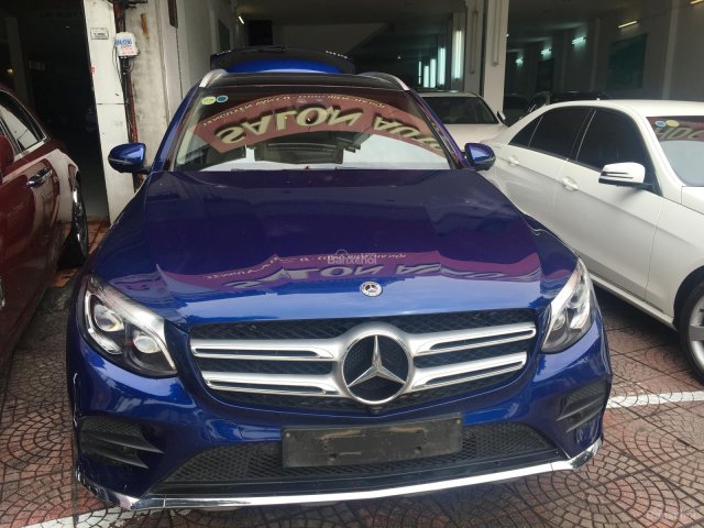 Bán xe Mercedes GLC300 sản xuất 2017, màu xanh lam