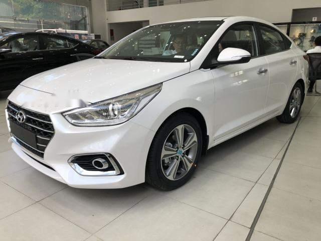 Cần bán xe Hyundai Accent 2018, màu trắng giá tốt