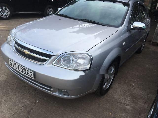 Cần bán xe Daewoo Lacetti năm sản xuất 2010, màu bạc