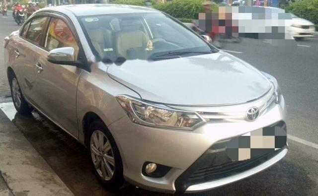 Cần bán Toyota Vios đời 2014, màu bạc  