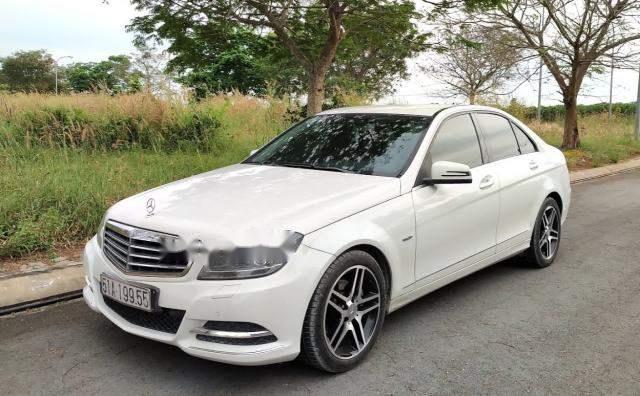 Cần bán xe Mercedes C250 CGI năm 2011, màu trắng, xe nhập chính chủ, giá tốt