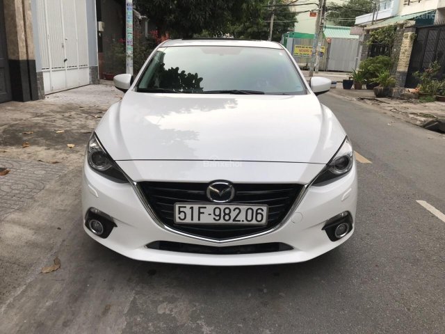 Bán Mazda 3 2.0AT ĐK T11/2016 màu trắng, xe đẹp như mới