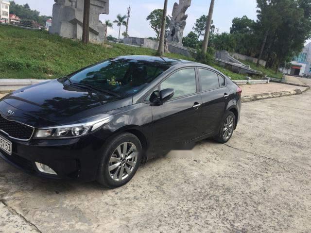 Cần bán Kia Cerato MT sản xuất năm 2017, màu đen, xe nhập như mới