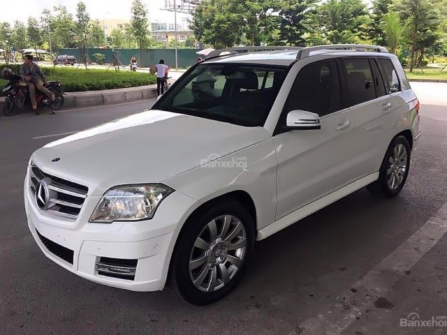 Gia đình tôi cần bán xe Mercedes-Benz GLK300 đời 2009, xe đã đi được 7 vạn miles