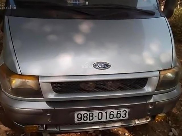 Bán Ford Transit màu bạc, đời 2002, xe chỉ chạy hợp đồng nên đi rất tốt