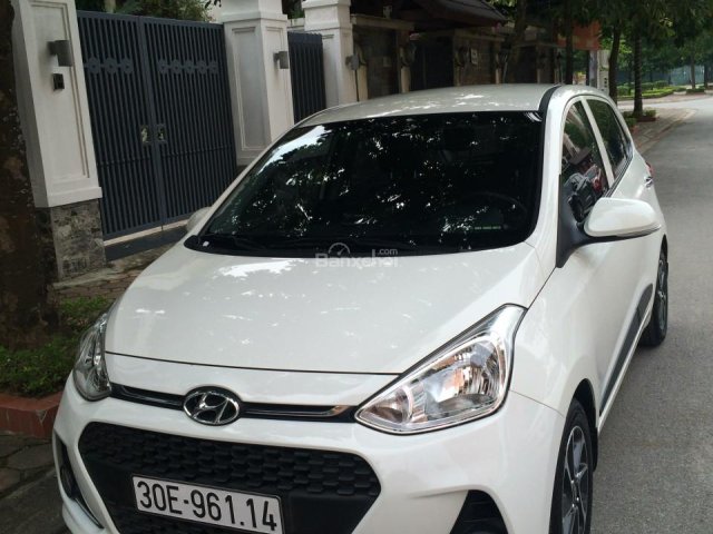 Bán Hyundai Grand i10 1.2 AT đời 2017, màu trắng chính chủ