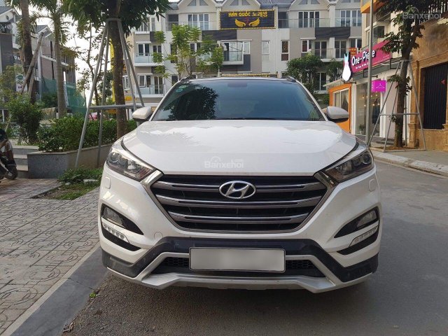 Cần bán Hyundai Tucson 2018, màu trắng, nhập khẩu