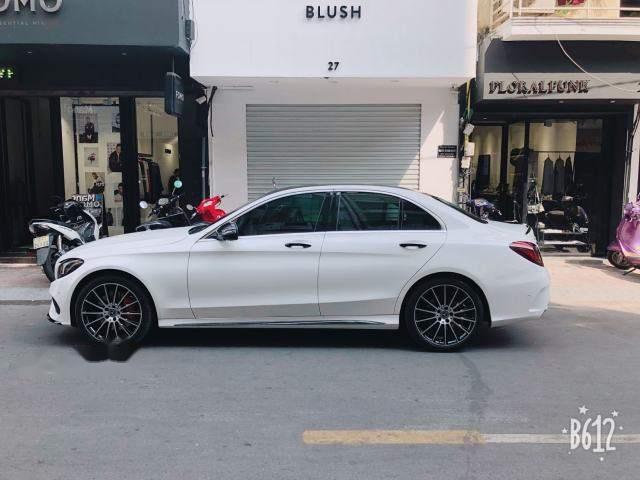 Xe Mercedes C300 AMG đời 2018, màu trắng giá cạnh tranh