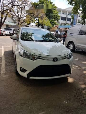 Cần bán xe Vios E, màu trắng, số sàn