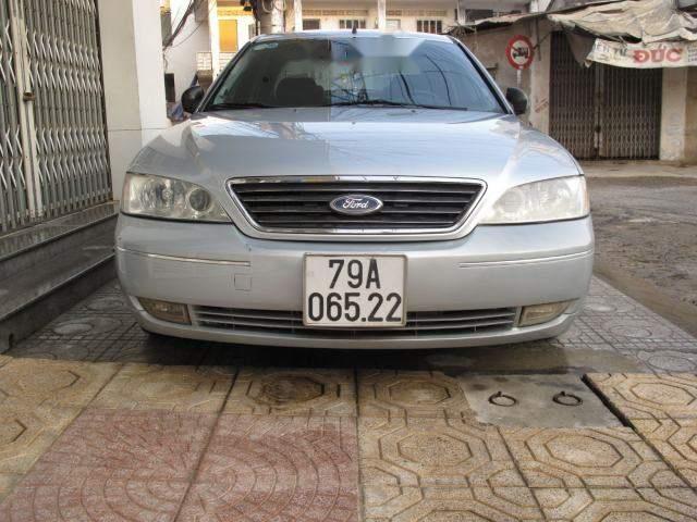 Bán xe Ford Mondeo đời 2003, gia đình sử dụng kỹ, máy nổ êm, gầm bệ chắc chắn