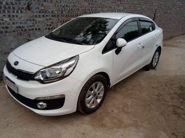 Cần bán lại xe Kia Rio AT đời 2016, màu trắng, giấy tờ chính chủ