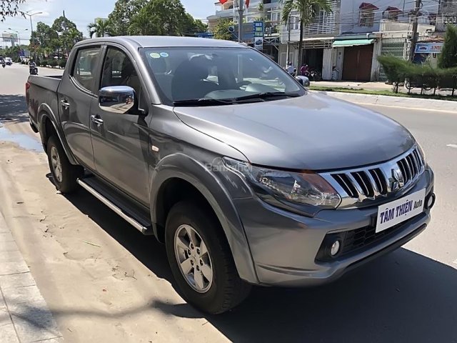 Bán Mitsubishi Triton 4x2 AT đời 2015, màu bạc, nhập khẩu, số tự động