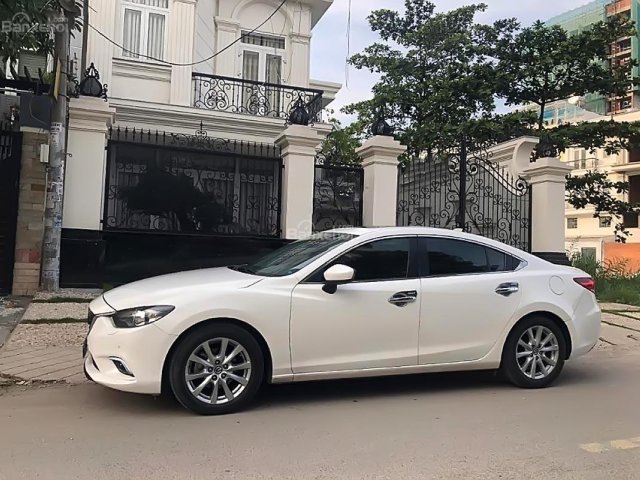 Bán ô tô Mazda 6 2.0 AT sản xuất năm 2015, màu trắng chính chủ