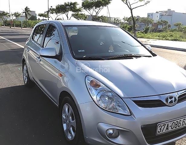 Cần bán Hyundai i20 năm sản xuất 2012, màu bạc, nhập khẩu nguyên chiếc