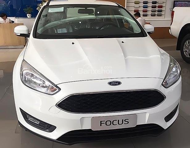 Bán xe Ford Focus Trend 1.5L đời 2018, màu trắng, giá tốt