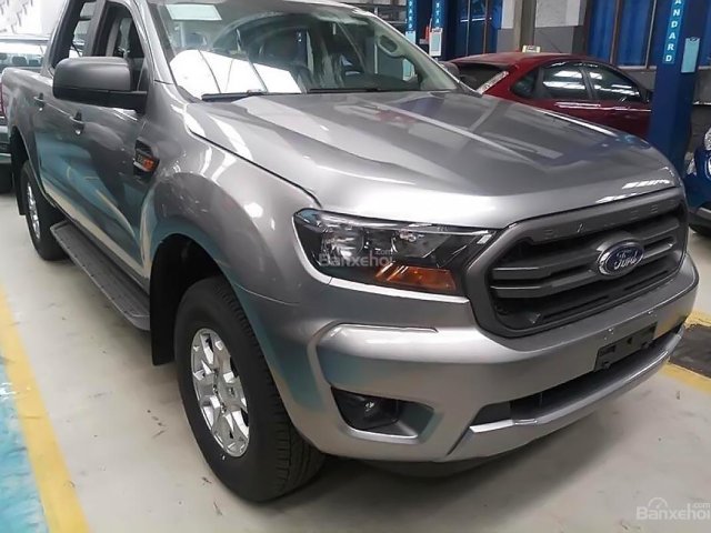 Bán ô tô Ford Ranger XLS 2.2L 4x2 AT đời 2018, màu bạc, nhập khẩu