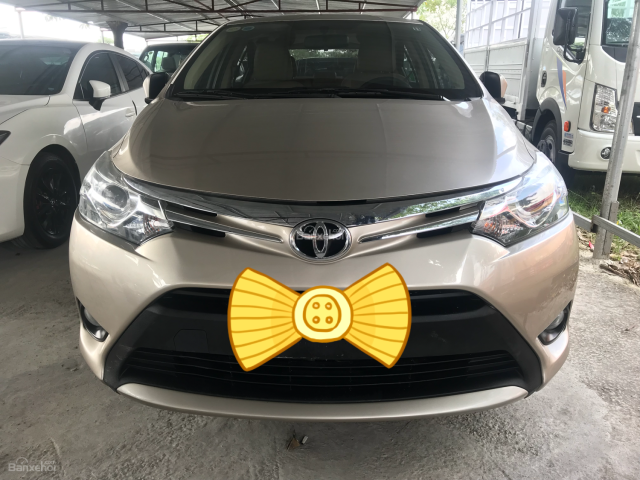Bán xe Toyota Vios sản xuất 2017, màu vàng, giá tốt