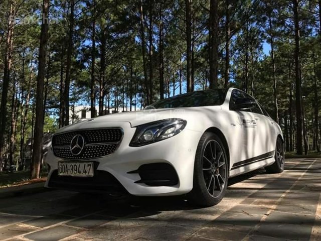 Cần bán xe cũ Mercedes E300 AMG CBU sản xuất 2017, màu trắng, nhập khẩu nguyên chiếc như mới