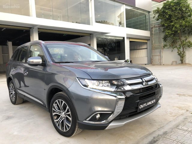 Bán ô tô Mitsubishi Outlander sản xuất năm 2018, hỗ trợ trả góp, có xe giao ngay, LH 0905.499.985 ép giá