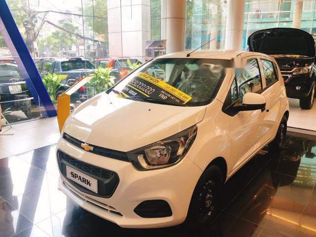 Cần bán Chevrolet Spark Duo năm 2018, màu trắng, giá 299tr