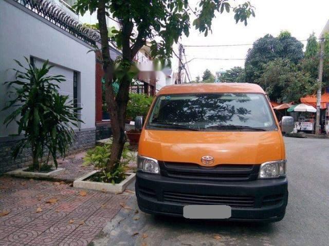 Cần bán gấp Toyota Hiace 2010 số sàn, màu cam