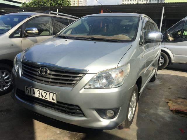 Bán Toyota Innova sản xuất năm 2012, màu bạc còn mới