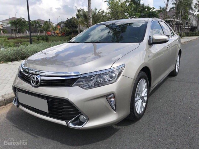 Bán gấp Toyota Camry 2.0 màu vàng cát, tự động, full option