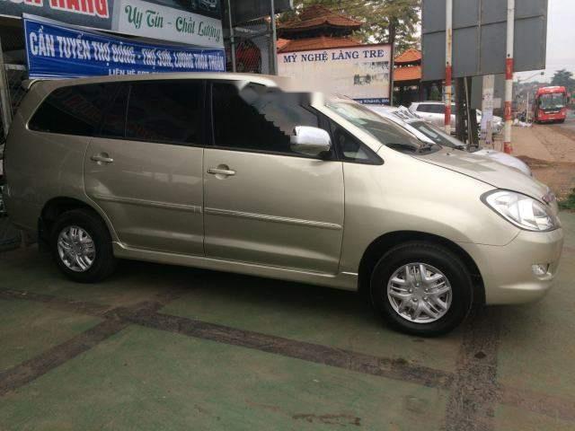 Cần bán xe Toyota Innova J năm sản xuất 2006, màu vàng