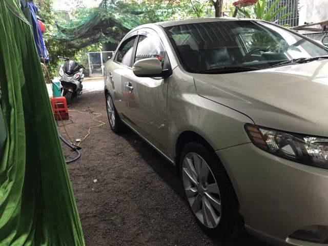 Cần bán xe Kia Forte năm 2010, màu bạc, giá tốt