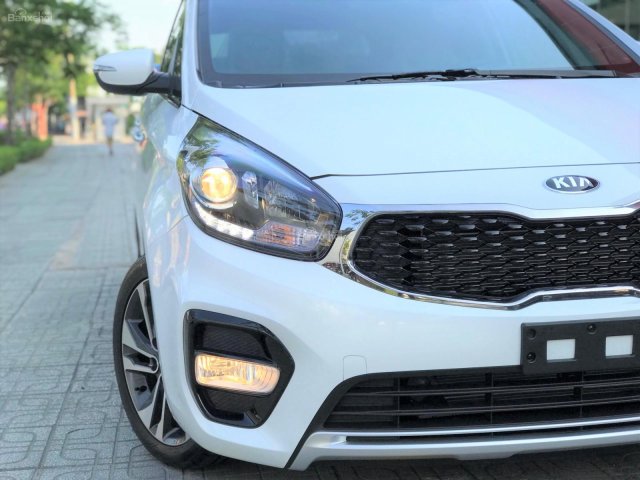 Bán Kia Rondo GAT 2018, giảm giá cực lớn, tặng bảo hiểm vật chất thân xe