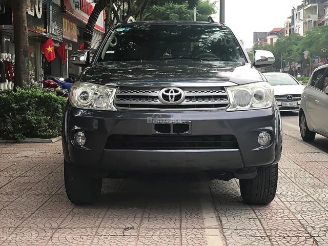 Cần bán xe Toyota Fortuner năm 2010, màu xám số tự động