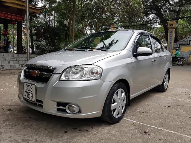 Chính chủ cần bán gấp Daewoo Gentra SX 1.5MT đời 2010, màu bạc như mới, giá 190tr