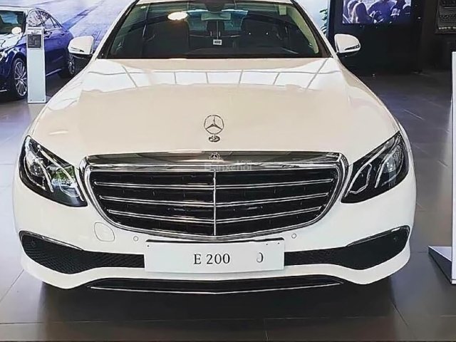 Cần bán xe Mercedes E200 đời 2018, màu trắng