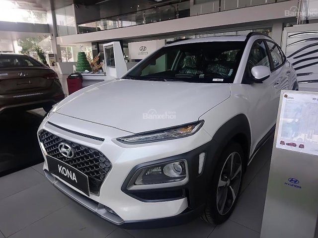 Bán Hyundai Kona 1.6 Turbo đời 2018, màu trắng