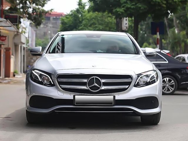 Showroom Sơn Tùng bán Mercedes E250 AMG đời 2016, màu bạc